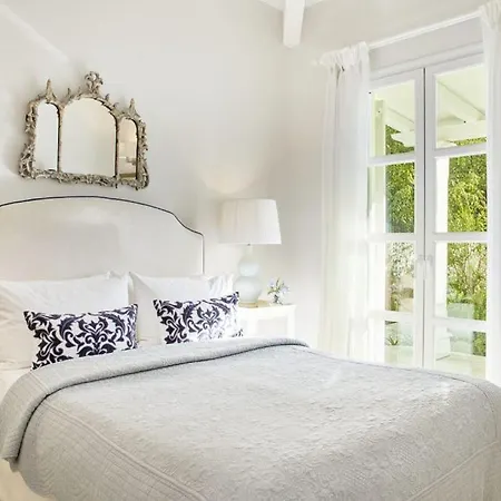 Sleeps 8 Air Con Wifi